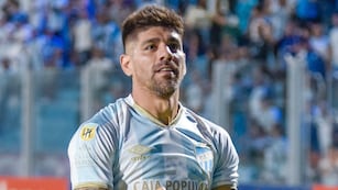 El "Loco" Leandro Díaz abrió el marcador en Tucumán ante Talleres. Y un ex Instituto amplió la cuenta en esa primera etapa (Prensa Atlético).