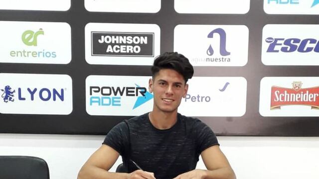 Iván Chaves firmó su primer contrato profesional hasta diciembre de 2023 con Patronato