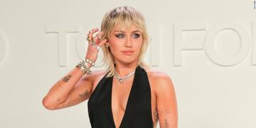 “El vestido de la traición” que lució Miley Cyrus en su nueva canción.