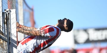 El festejo de Fernando Alarcón para el 1-0 de Instituto ante Platense por la Liga Profesional. (Javier Ferreyra / La Voz)