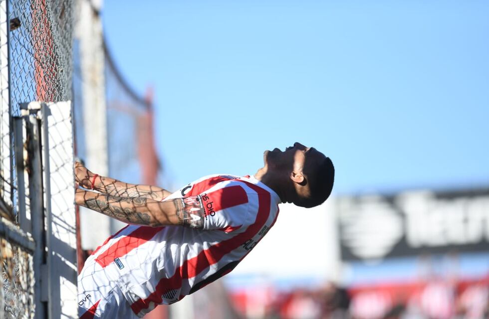 En los últimos minutos, Alarcón y Suárez marcaron los goles de la victoria de Instituto