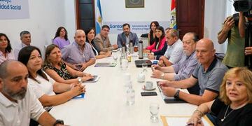 La provincia se reunió con gremios docentes
