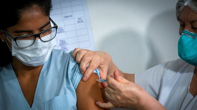 Piden no haya privilegios para acceder a la vacuna