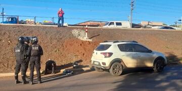 Automóvil robado en Wanda fue interceptado en Posadas: el conductor portaba un arma de fuego.