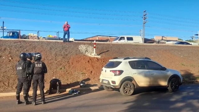 Automóvil robado en Wanda fue interceptado en Posadas: el conductor portaba un arma de fuego.
