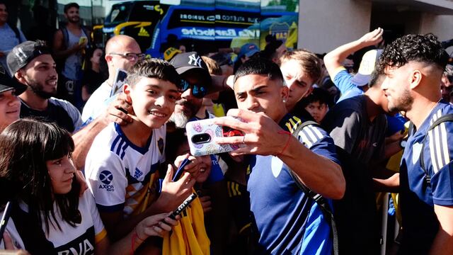 El plantel de Boca, y un cálido recibimiento para el compromiso ante Talleres.