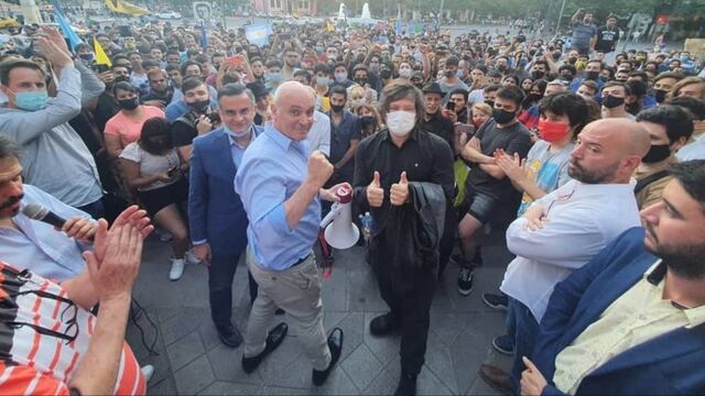 Realizaron un acto frente al Patio Olmos.