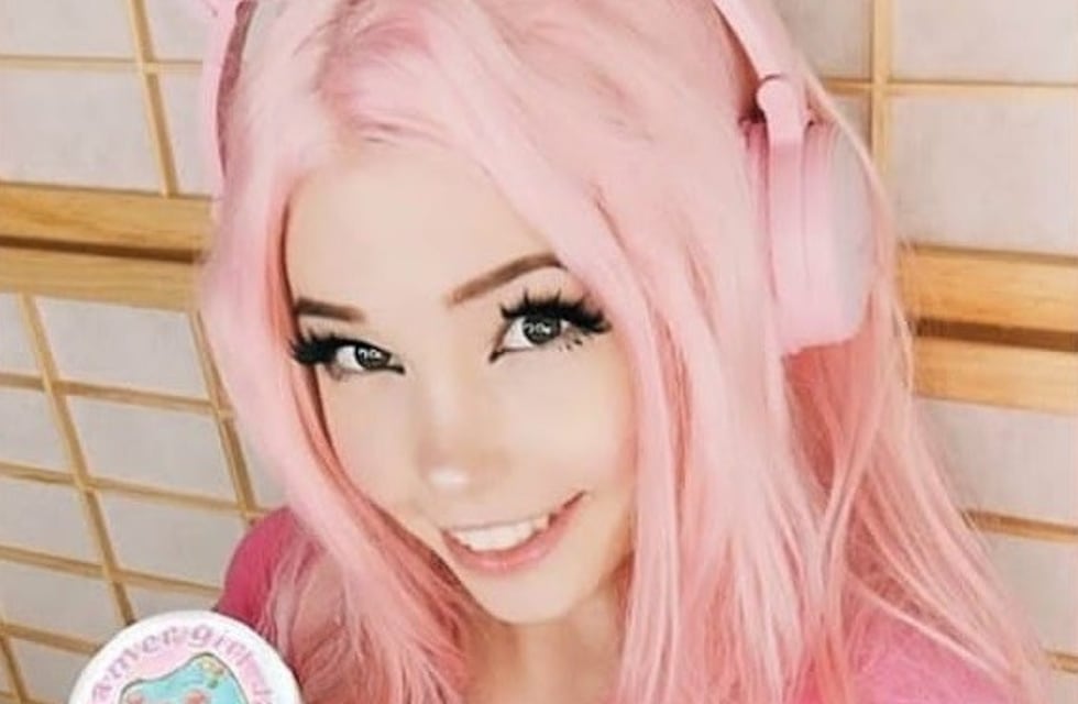 Insólito: una cosplayer vende el agua de su bañera y se vuelve un éxito en las redes
