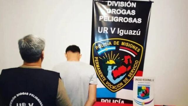 Presunto dealer detenido acusado de vender droga en plena vía pública de Puerto Iguazú.
