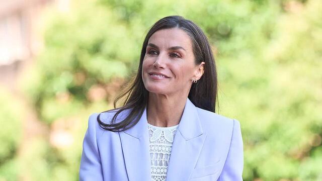 La reina consorte de España lo combinó de la mejor manera.