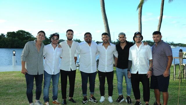 El Kun Agüero junto con sus familiares. Sus hermanos se apellidan Del Castillo, al igual que su padre.