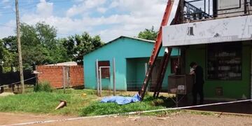 Tragedia en Garupá: joven perdió la vida mientras conectaba internet en una casa.