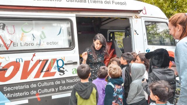 El “Bibliomóvil” visitó la Colonia Municipal Verano 2024
