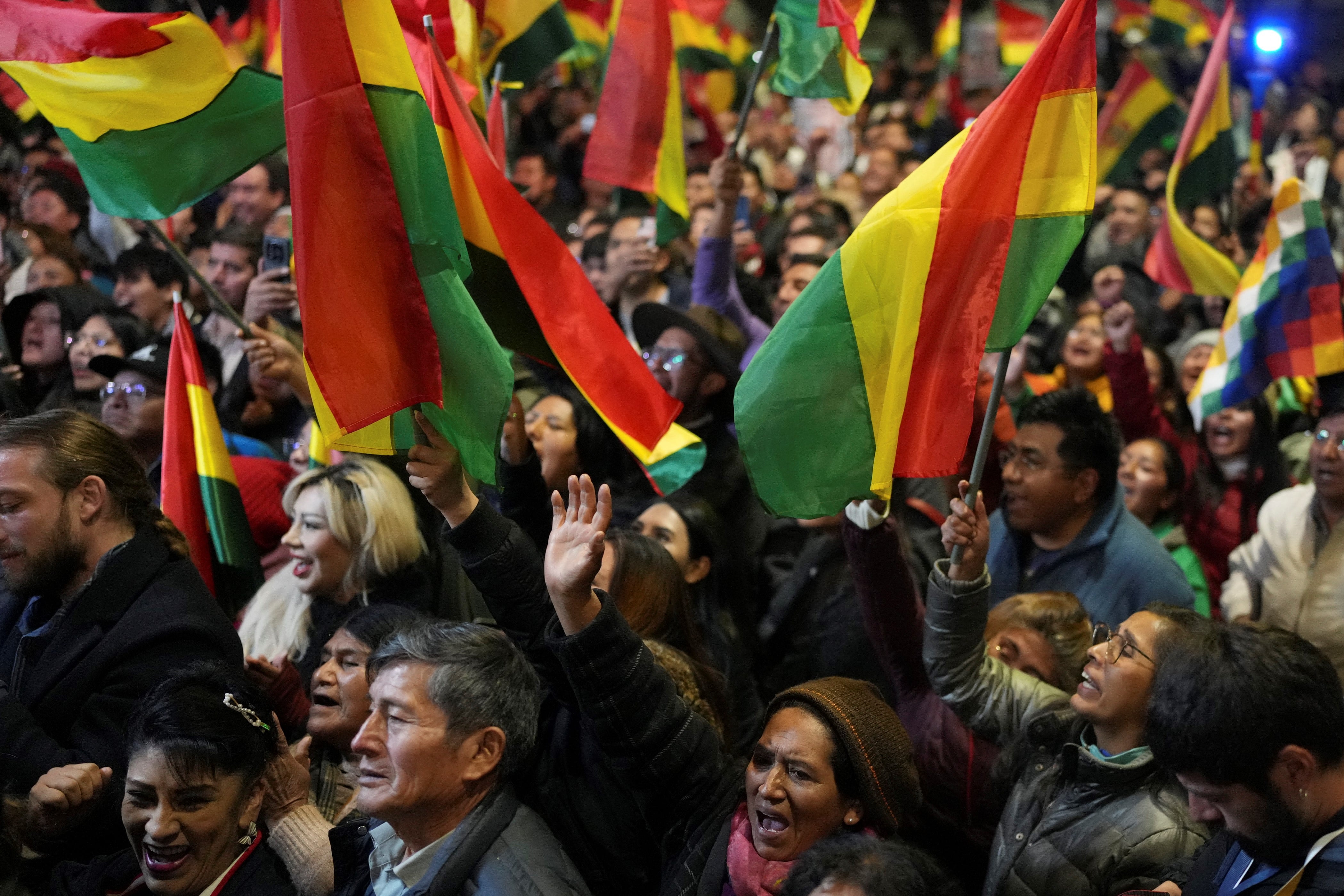El candidato a presidente por el Partido Demócrata Cristiano (PDC), Rodrigo Paz, obtuvo 32,14% de los votos del electorado boliviano, lo que lo llevó a la segunda vuelta de octubre. Sus seguidores festejaron ruidosamente ese resultado hasta la madrugada del lunes.