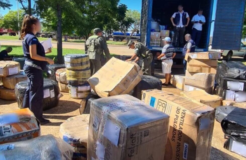 Decomisan mercancía valorada en 20 millones de pesos en infracción aduanera en Posadas