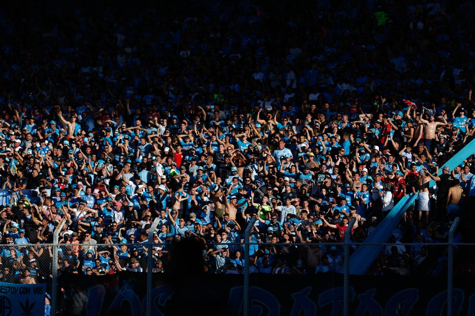 La gente de Belgrano en Villa Mercedes, donde jugará ante Defensores de Belgrano por la Copa Argentina. (Prensa Belgrano)