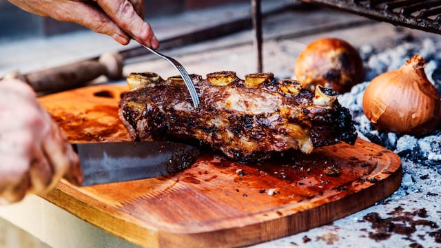 La receta de salmuera para hacer un asado sabroso.