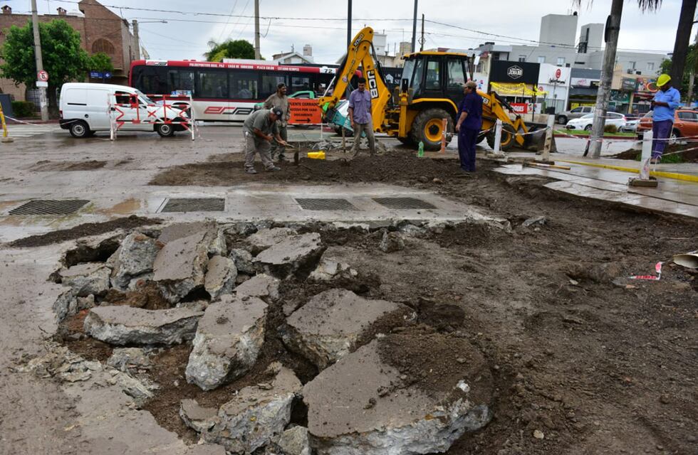 Córdoba: después del socavón, la avenida Vélez Sarsfield ya fue habilitada al tránsito