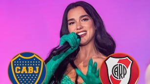 ¿River o Boca? Dua Lipa posó con una camiseta en la previa del Superclásico y eligió su equipo