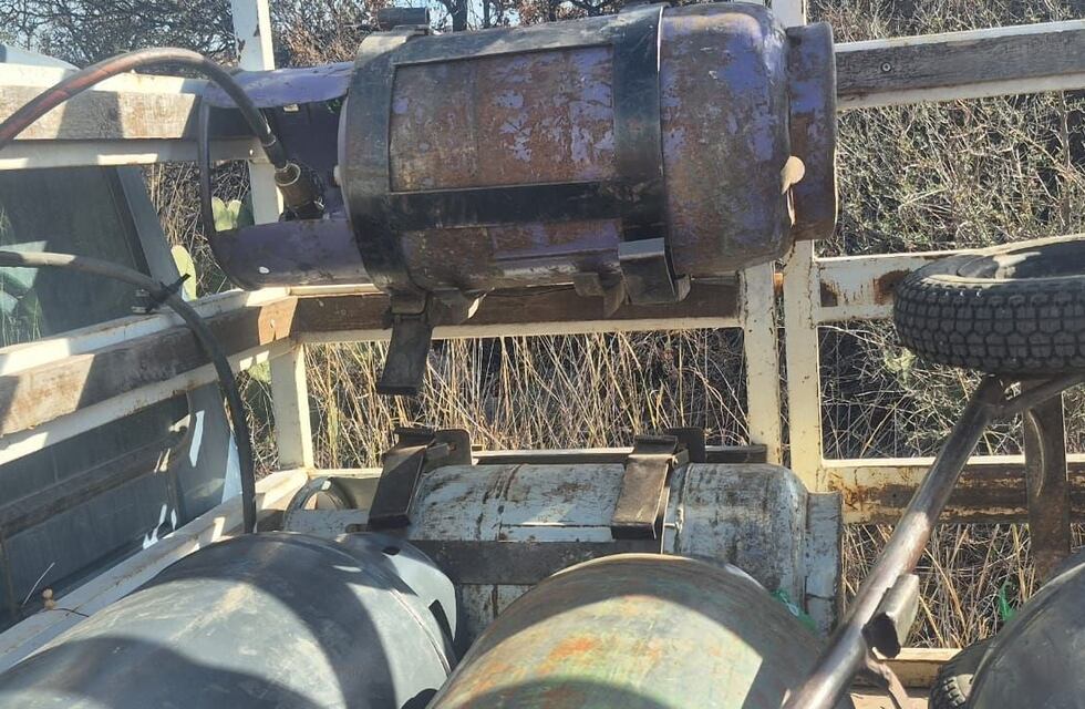 Insólita detención en Capilla del Monte: usaba su camioneta con garrafas como combustible