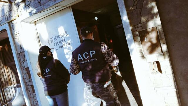 La seccional de zona sur fue uno de los lugares a los que fueron a buscar a los sospechosos. (@hernanfunes)