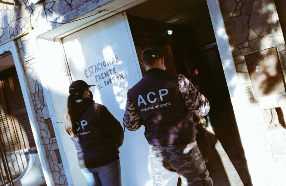 Detuvieron a dos policías por venta ilegal de 27 armas bajo custodia en Casilda