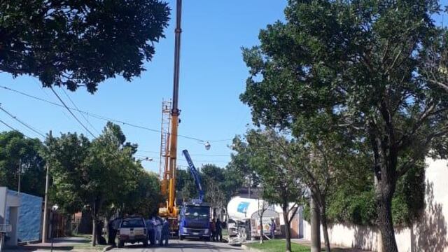 Exitoso operativo para instalar un nuevo tubo de oxígeno en el Hospital "Dr. Jaime Ferré" de Rafaela.