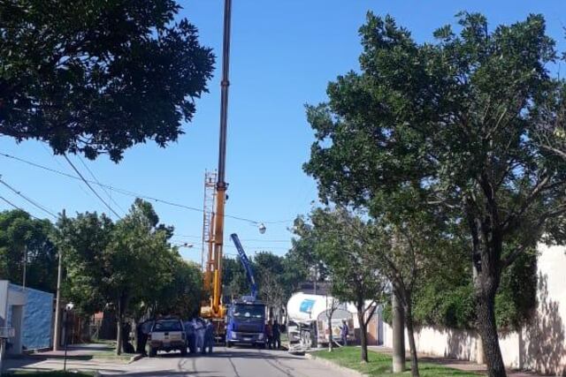 Exitoso operativo para instalar un nuevo tubo de oxígeno en el Hospital "Dr. Jaime Ferré" de Rafaela.
