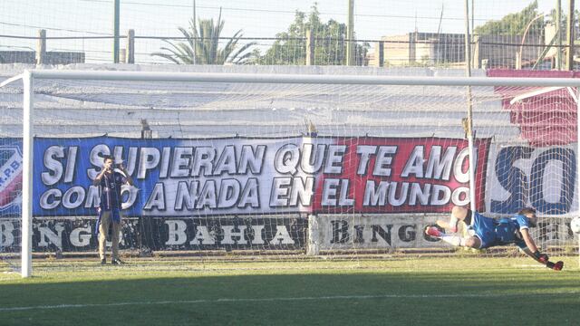 Becerra contiene el penal de Nazareno Romero.