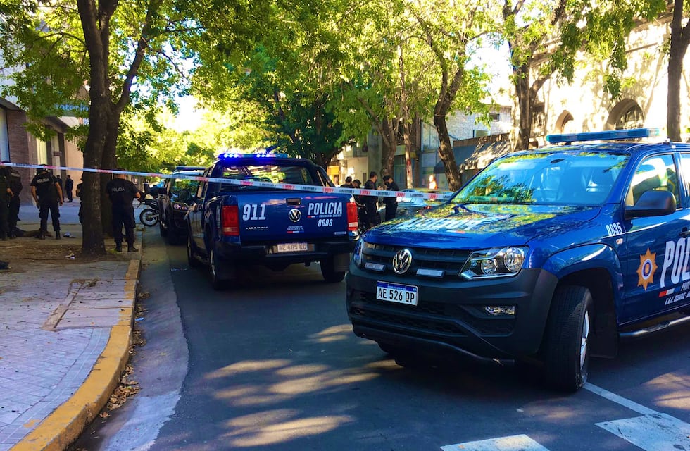Violento robo a una mujer de 81 años en el centro de Rosario: la golpearon y le sacaron ahorros