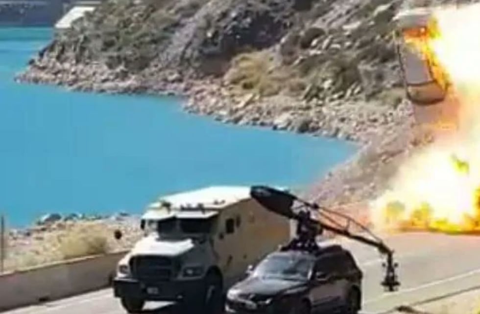 Video: así explotó un auto en Potrerillos, durante una de las escena de acción de Adrián Suar