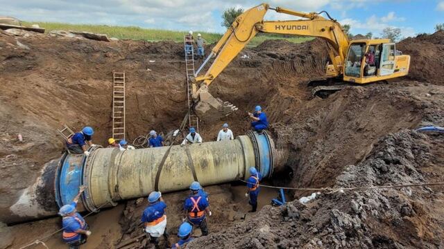 Aguas Cordobesas comenzó la colocación del nuevo tramo.