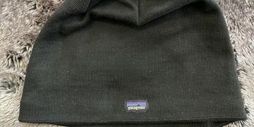 ¿Conviene comprar en Chile?: esto es lo que cuesta un gorro de nieve Patagonia.