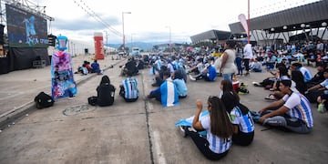 Dos pantallas gigantes funcionarán este martes en la capital jujeña para seguir el recibimiento a la Selección, uno en la Ciudad Cultural y el restante en la plaza España, detrás de la Casa de Gobierno.