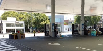 YPF tiene una estación de servicio sobre la esquina de bulevar Avellaneda y Córdoba, en la zona oeste de Rosario.