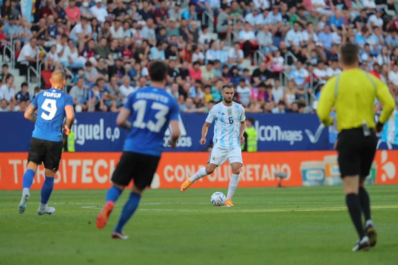 A Germán Pezzella le convirtieron el penal que abrió la goleada de Argentina contra Estonia. (@Argentina)