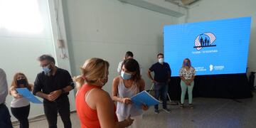 Schiaretti entregó escrituras sociales en barrio Ciudad de Mis Sueños (Prensa Gobierno)