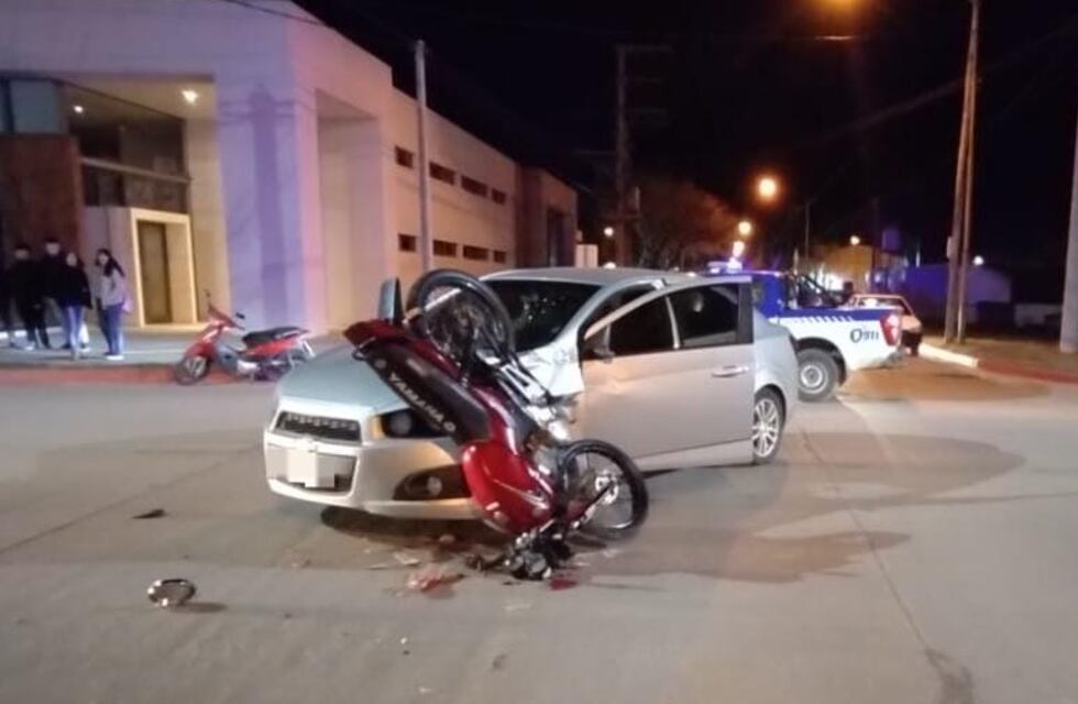 Arroyito: heridas de gravedad para un joven de 20 años por un accidente en la vía publica