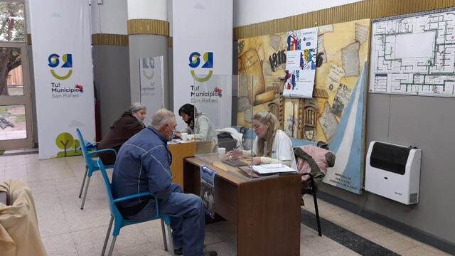 Puesto en la Municipalidad de San Rafael para ayudar a los vecinos con el Censo digital.