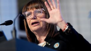 Bullrich ordenó liberar circulación en aeropuertos y dijo que “la Argentina de los aprietes terminó”. Foto: AP