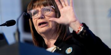 Bullrich ordenó liberar circulación en aeropuertos y dijo que “la Argentina de los aprietes terminó”. Foto: AP