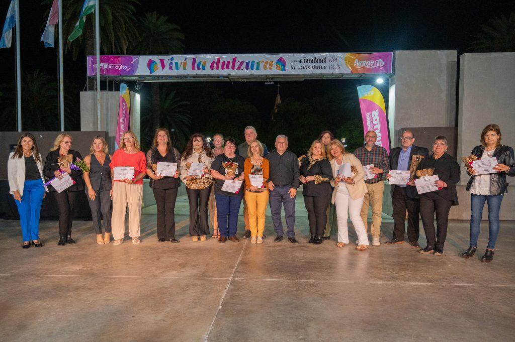 La Feria del Libro 2025 en Arroyito se desarrolló en la Plaza 25 de Mayo