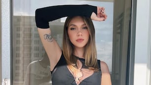 Con una microbikini blanca, Sasha Ferro explora su sensualidad a bordo de un crucero en Río de Janeiro