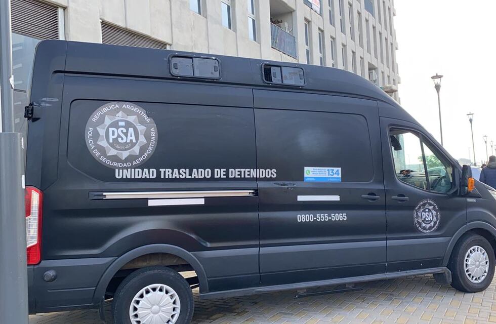 Allanaron departamentos de Puerto Norte por tráfico de cocaína en remises