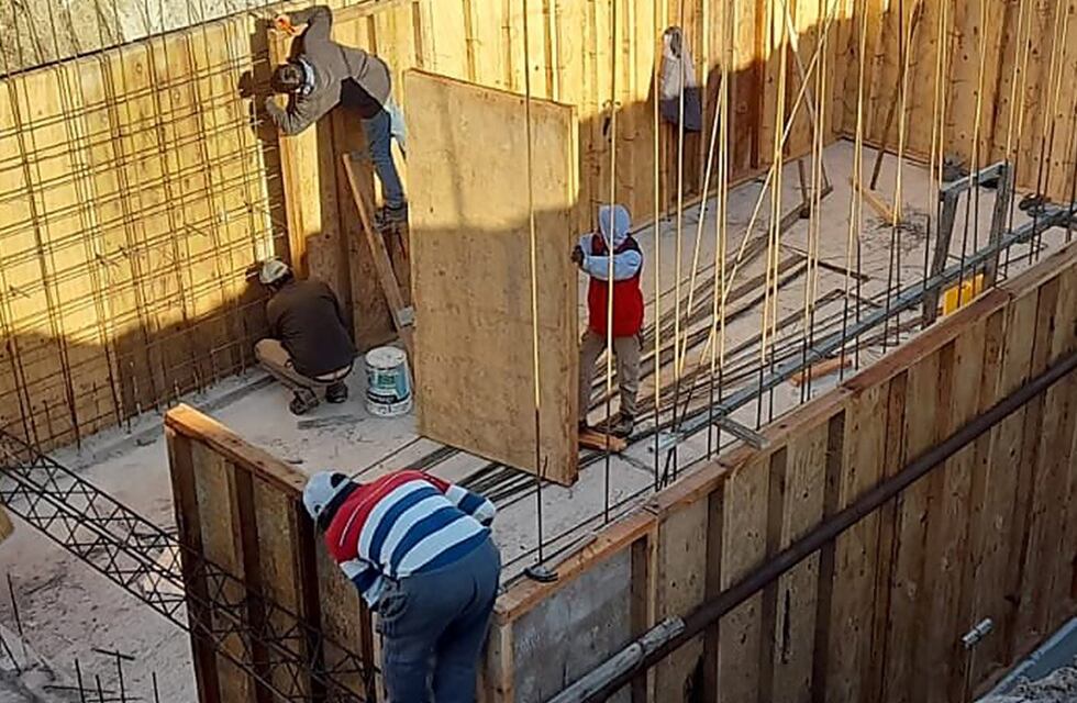 Villa Elisa continúa la obra de ampliación de la red cloacal