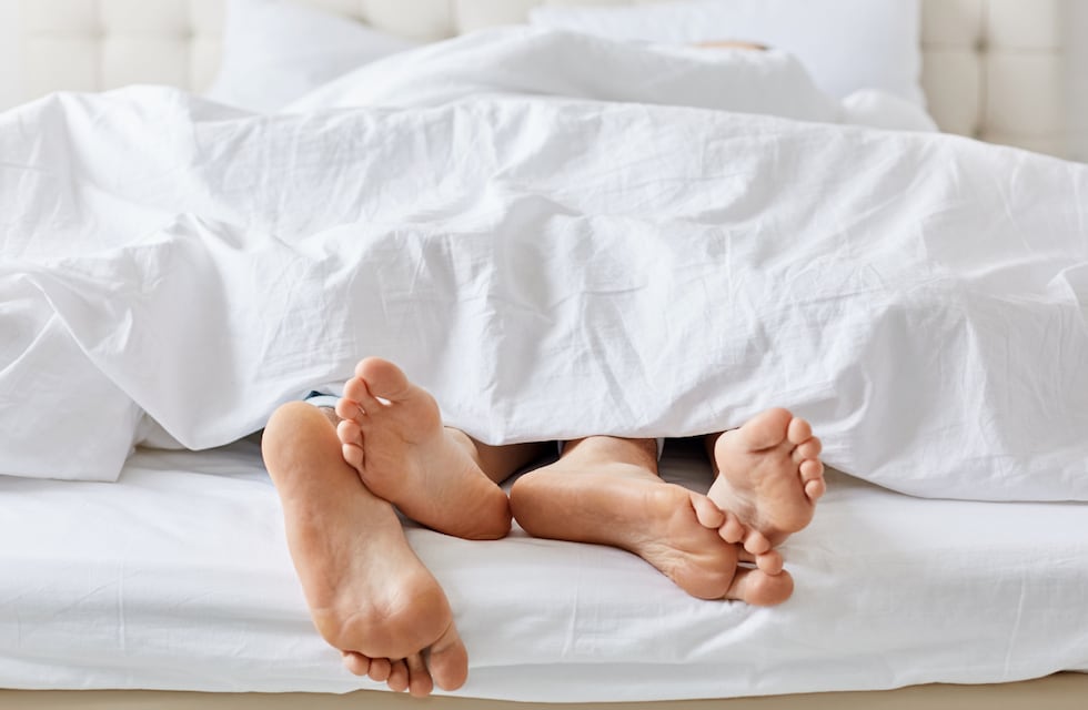 Cómo ubicar la cama para potenciar la sexualidad y la intimidad, según el Feng Shui