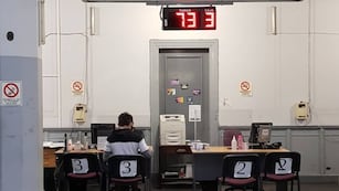 La compañía cuenta con diferentes oficinas destinadas a trámites presenciales.