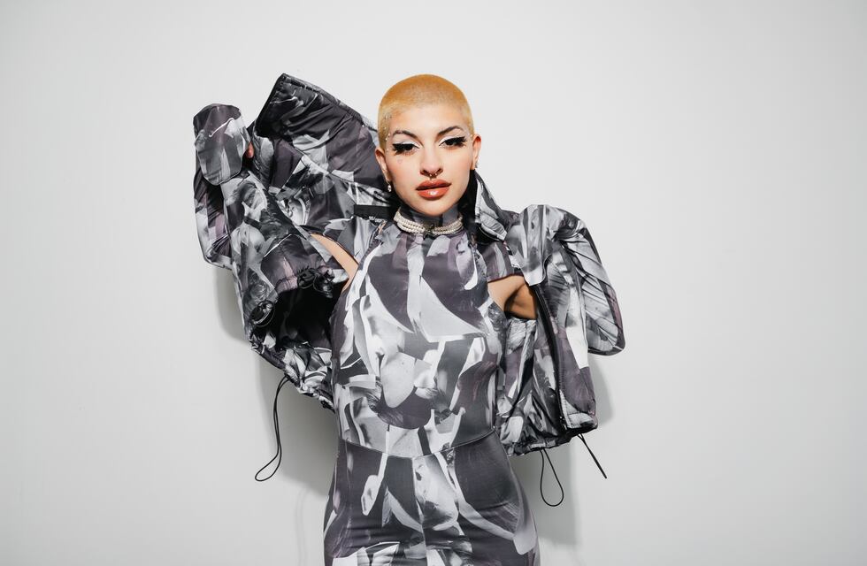 Cazzu marcó tendencia con un extravagante jean y enloqueció a sus fans