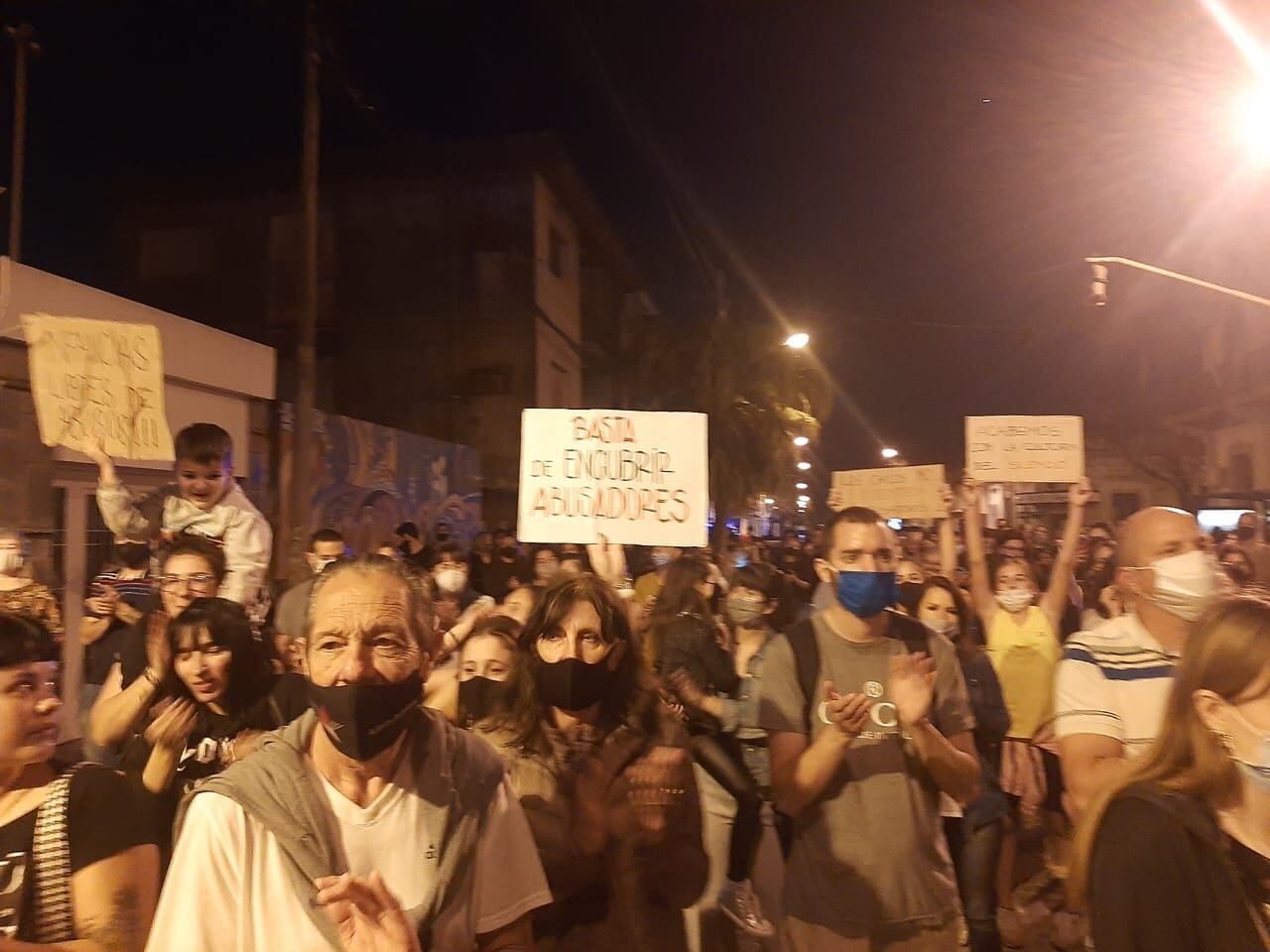 Nueva marcha en Rafaela pidiendo Justicia por el abuso sexual en el Colegio San José