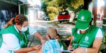 Inmunización modo casa por casa en Corrientes.